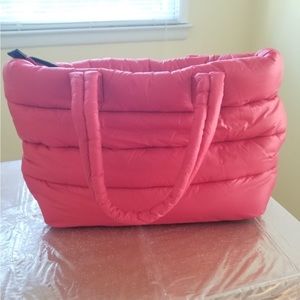 Tna THE SUPER PUFF TOTE | Aritzia CA